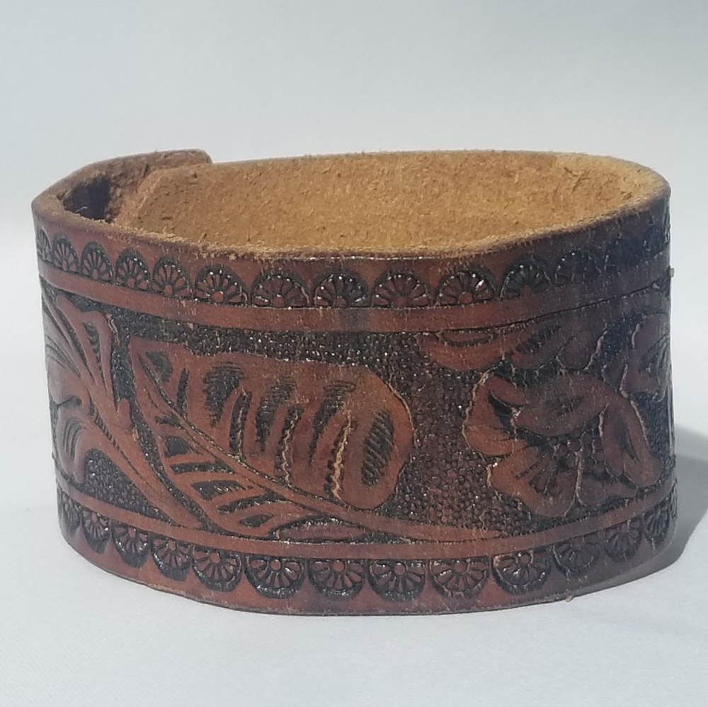 Leather cuff bracelets - Picture 6 of 10